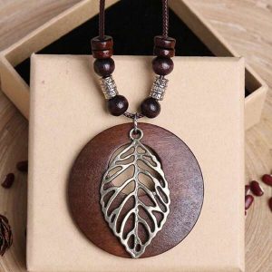 1pc Fashionable Vintage Leaf Pendant Necklace With Wooden Sheet Long Chain, Simple & Versatile Accessory Multicolor