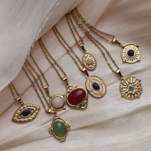 1pc French Vintage Style Stainless Steel 18k Gold Plated Geometric Metal Pattern & Red Natural Stone Pendant Necklace, Ideal For Women's Holiday And Birthday Gift Red Natural Stone